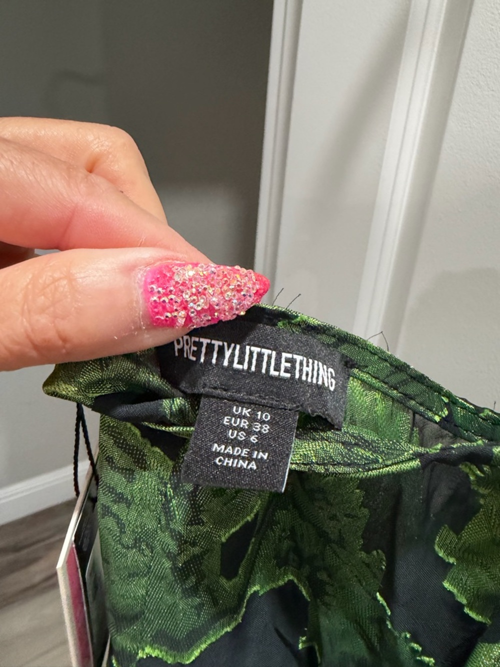 PRETTYLITTLETHING Green Leaf-Print Backless Dress